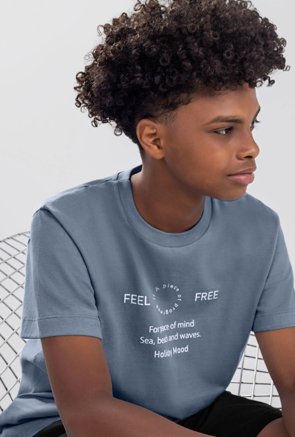Remera Feel Free Eian Celeste
