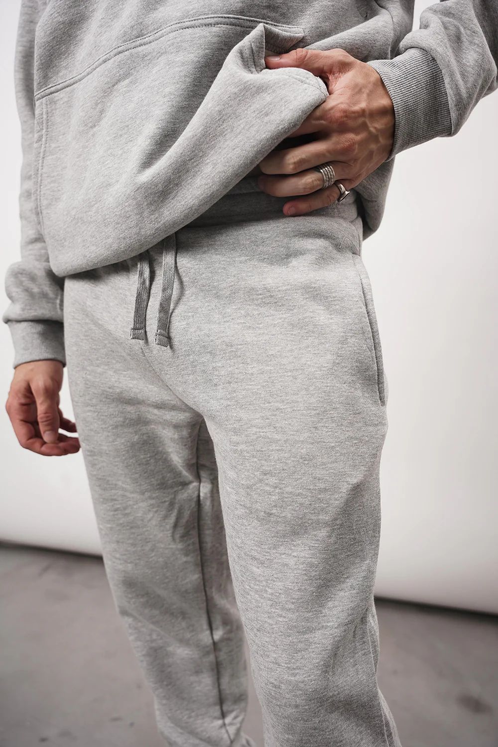 Pantalón Deportivo C/Puño - Gris